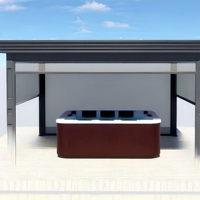 Pergola autoportante avec toit à lames rétractables et structure en aluminium gris clair pour les loisirs en plein air