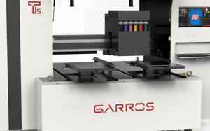 Imprimante numérique industrielle Garros T5 DTG à encre blanche pour impression directe sur vêtements (T-shirts, sweats à capuche) avec système à pression négative - Product Image 2