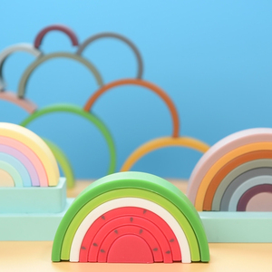 Juguetes apilables de silicona con forma de sandía para educación temprana, venta al por mayor, bajo MOQ, mordedores suaves para bebés sin BPA - Product Image 2