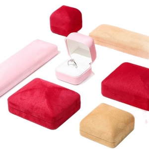 Caja de Joyería Ecológica de Microfibra Neutral Personalizada para Anillos, Aretes y Collares, Estructura de Hierro, Caja Roja de Terciopelo para Joyería de Oro - Product Image 2