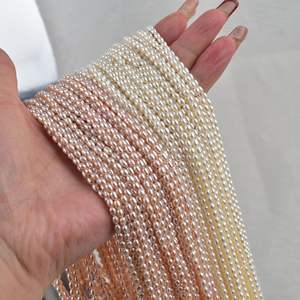 ไข่มุกน้ำจืดธรรมชาติสีขาวขนาด 4.5-5 มม. สำหรับงานฝีมือ DIY รูตรงกลาง ไข่มุกจูจี้แบบแบน ขายส่ง - Product Image 1