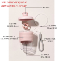Vente en gros de gobelets mélangeurs de boissons classiques en plastique de 530 ml, avec couvercle et corde, pour la salle de sport, l'extérieur, le mélange de protéines, pour les entreprises