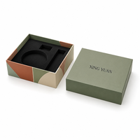 Boîte cadeau rigide en carton avec couvercle et base, finition mate, gaufrage, insert en mousse, logo personnalisé, taille personnalisée pour parfum