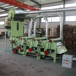 Cleaning machine for removing impurities and dust from cotton