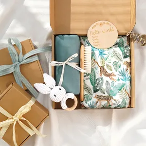 Mutlu flüt bambu pamuk Muslin battaniye yenidoğan özel DIY bebek hediye seti kutusu ile Muslin battaniye fırça ahşap oyuncak