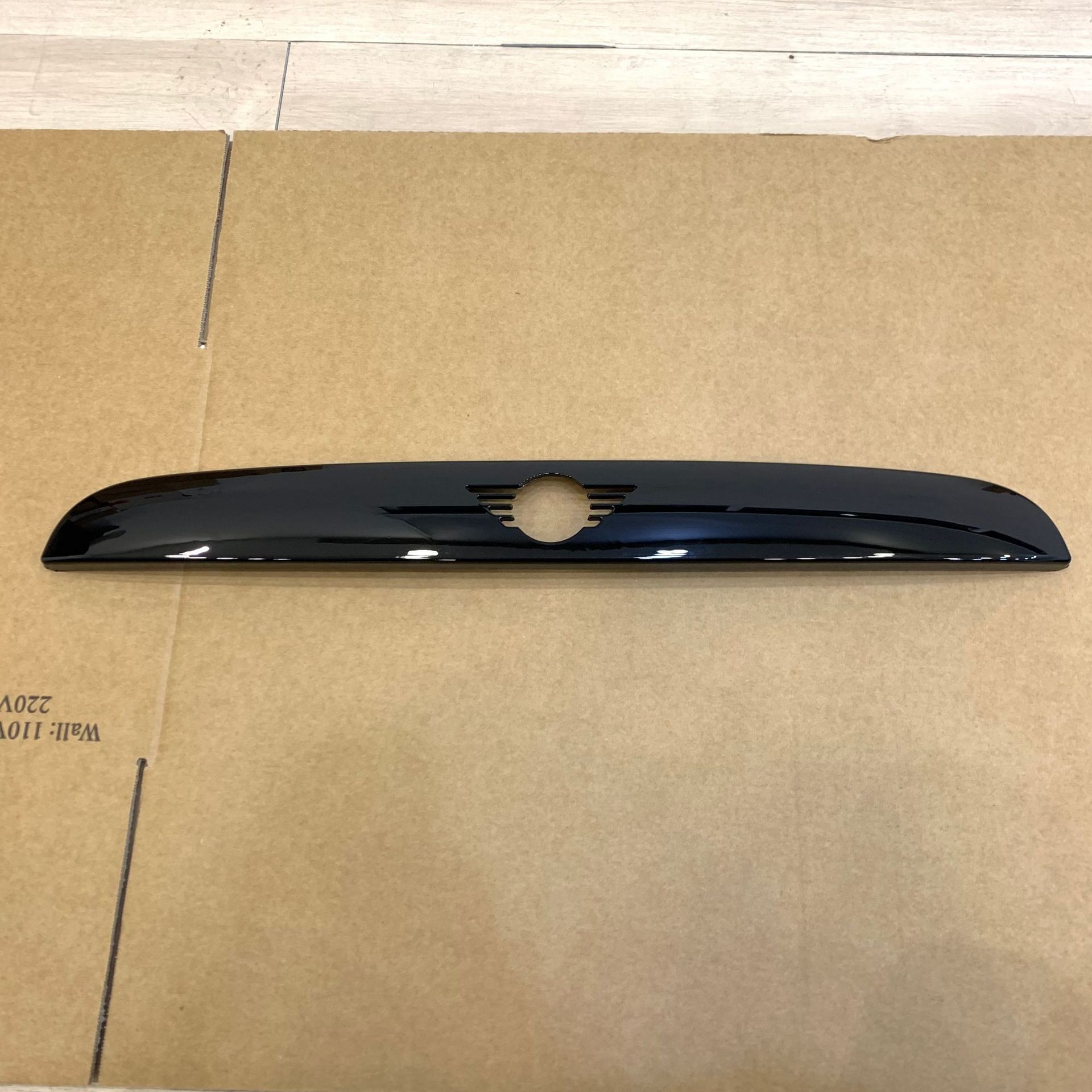 Nueva moldura de liberación del maletero negro [cubierta]