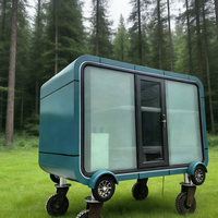 Mini capsule spatiale avec une chambre et une salle de bain, douche, pod modulaire compact pour la vie en station balnéaire ou la location