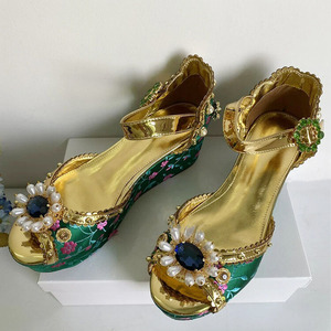 รองเท้าส้นตึกแบบหนาประดับดอกไม้ไข่มุก รองเท้าส้นสูงแบบเวดจ์สำหรับผู้หญิง ลายดอกไม้ทันสมัย เหมาะสำหรับใส่กลางแจ้ง - Product Image 4