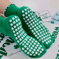 Chaussettes de Pilates personnalisées OEM ODM avec grip, broderie personnalisée, logo sur mesure pour le yoga et le Pilates