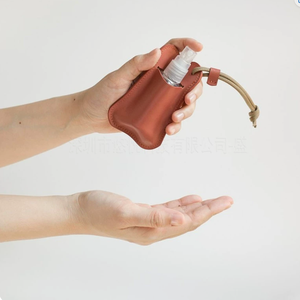 새로운 디자인 PU 가죽 손 소독제 홀더 휴대용 손 소독제 끈 포켓 소독제 커버 야외 활동 - Product Image 6