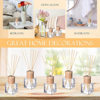 Diffuseur de parfum d'ambiance personnalisé avec logo, mini carré en verre transparent, bouchon en bois naturel, bâtonnets en bambou et rotin, emballage sur mesure