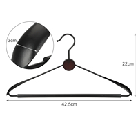 Cintre en métal LINDON avec barre ronde en bois, design à épaules larges, cintre de haute qualité personnalisé pour pantalon, manteau, chemise