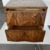 Table de chevet en bois de style nordique avec 2 tiroirs, motif naturel