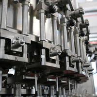 Machine de remplissage à haute vitesse 3 en 1 pour jus et thé, 24000-28000 BPH, avec laveuse, remplisseuse et capsuleuse automatiques, pour usage industriel