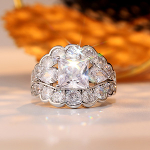 Anello elegante da donna con design scintillante intarsiato, gioielli alla moda per feste - Product Image 4
