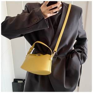 กระเป๋าสะพายข้างแบบมือถือใหม่2025สไตล์เกาหลีกระเป๋าถือหนังหรูหราสำหรับผู้หญิงกระเป๋าเหยือกแบบเรียบง่ายแบรนด์เฉพาะ - Product Image 2