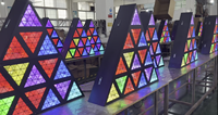 Matrice de lumière rétro triangulaire LED RGB 300W à raccordement sans soudure, effet de scène, contrôle DMX512 par pixel, pour club et discothèque