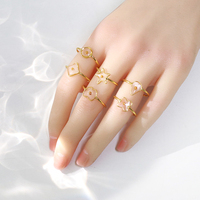 Nouveau design de bagues en cuivre plaqué or en résine transparente bijoux pour femmes bague en graines de moutarde en résine