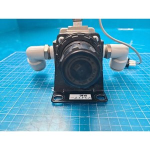 Filtre-régulateur pneumatique SMC AW40-04B, utilisé comme pièce détachée pour équipement semi-conducteur d'occasion - Product Image 1