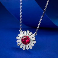 Neue 925 Sterling Silber Ein Karat Taubenblut-Rubin Vintage Blumenform Charm-Halskette Rhodium/Gold Plattiert Unisex Hochzeit