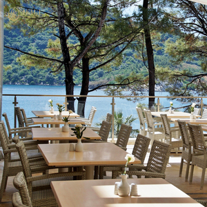 Set di Sedie e Tavoli JEILI in Legno per Esterni, Arredamento Moderno per Ristoranti e Resort - Product Image 3