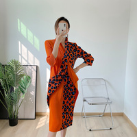 Fournisseurs de vêtements plissés Robe plissée Miyake pour le printemps et l'été Robe élastique à imprimé léopard