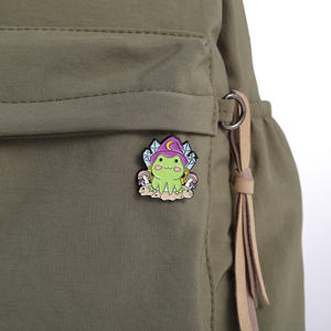 Lindo sombrero de mago de rana alfileres esmaltados Kawaii dibujos animados Froggy divertido Animal broche mochila Laples insignia joyería regalo para amigo al por mayor - Product Image 3