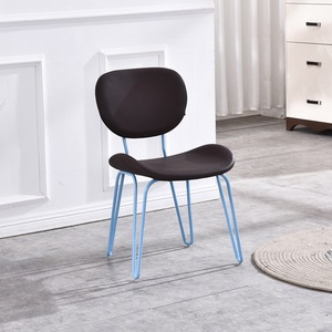 Chaises de <span class=keywords><strong>salle</strong></span> à <span class=keywords><strong>manger</strong></span> à pied en métal noir et or très attrayantes avec coussins et dossiers confortables - Product Image 4
