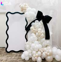 Support de toile de fond en acrylique blanc de forme ondulée, design personnalisé LEDA, pour les mariages, les fêtes et les événements