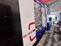 Máquina de Moldeo por Inyección de Plástico Haitiana Usada de 1000 Toneladas, Adecuada para la Producción de Parachoques de Automóviles y Artículos de Primera Necesidad