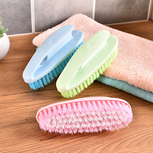 Brosse à linge multifonctionnelle en plastique à poils souples avec manche pour nettoyer les vêtements, les chaussures et l'usage domestique - Product Image 1
