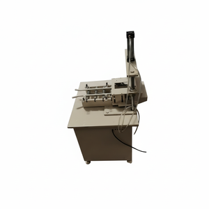 Extrudeuse de pâte à savon à la main. savon - Product Image 1