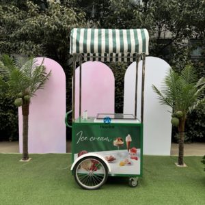Nouveau chariot de présentation de gelato italien design 220V en acier inoxydable pour la restauration rapide, les marchés nocturnes, les boutiques alimentaires et les restaurants - Product Image 1