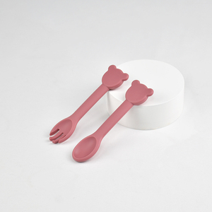 Juego de Cuchara y Tenedor de Silicona para Niños, Utensilios de Entrenamiento para Bebés, Cubertería con Diseño de Oso, Libre de BPA, Apto para Alimentos, Agarre Suave, Reutilizable - Product Image 1