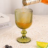 Hxglass Verres à vin verts de style rétro européen avec gravure vintage, 240 ml et 350 ml, ensemble de 6 gobelets en verre vert, bleu et rose