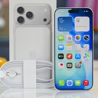Smartphone reconditionné d'origine débloqué pas cher Grade AA+ Téléphone portable remis à neuf Apple iPhone 17 Pro Max
