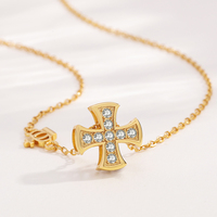 Collier pour femme en argent sterling 925 de haute qualité, croix couronne, moissanite VVS, plaqué or 18 carats, bijoux