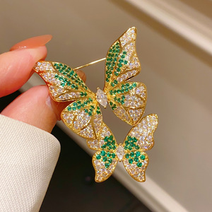 Broches Premium Coreanos Verde Esmeralda Luxo Acessível Broche Duplo de Borboleta Dourado Elegante Presente Temático Feminino ALN26020273 - Product Image 2