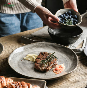 Service de vaisselle rustique en grès naturel, fait main, émaillé au four, assiettes et bols en céramique, logo personnalisé pour restaurant, maison et traiteur - Product Image 3