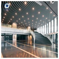 Panneaux de plafond en aluminium sur mesure Prima, solution de plafond décorative durable pour restaurant, bureau et magasin de détail