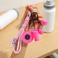 Mini haltère en caoutchouc PVC souple, style dessin animé 3D, porte-clés bouteille shaker haltère, décoration sportive colorée pour sacs à dos