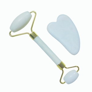 Kit de massage complet en jade Xiuyan blanc avec rouleau double extrémité et plaque Guasha en forme de cœur pour les soins quotidiens du visage et du corps - Product Image 4