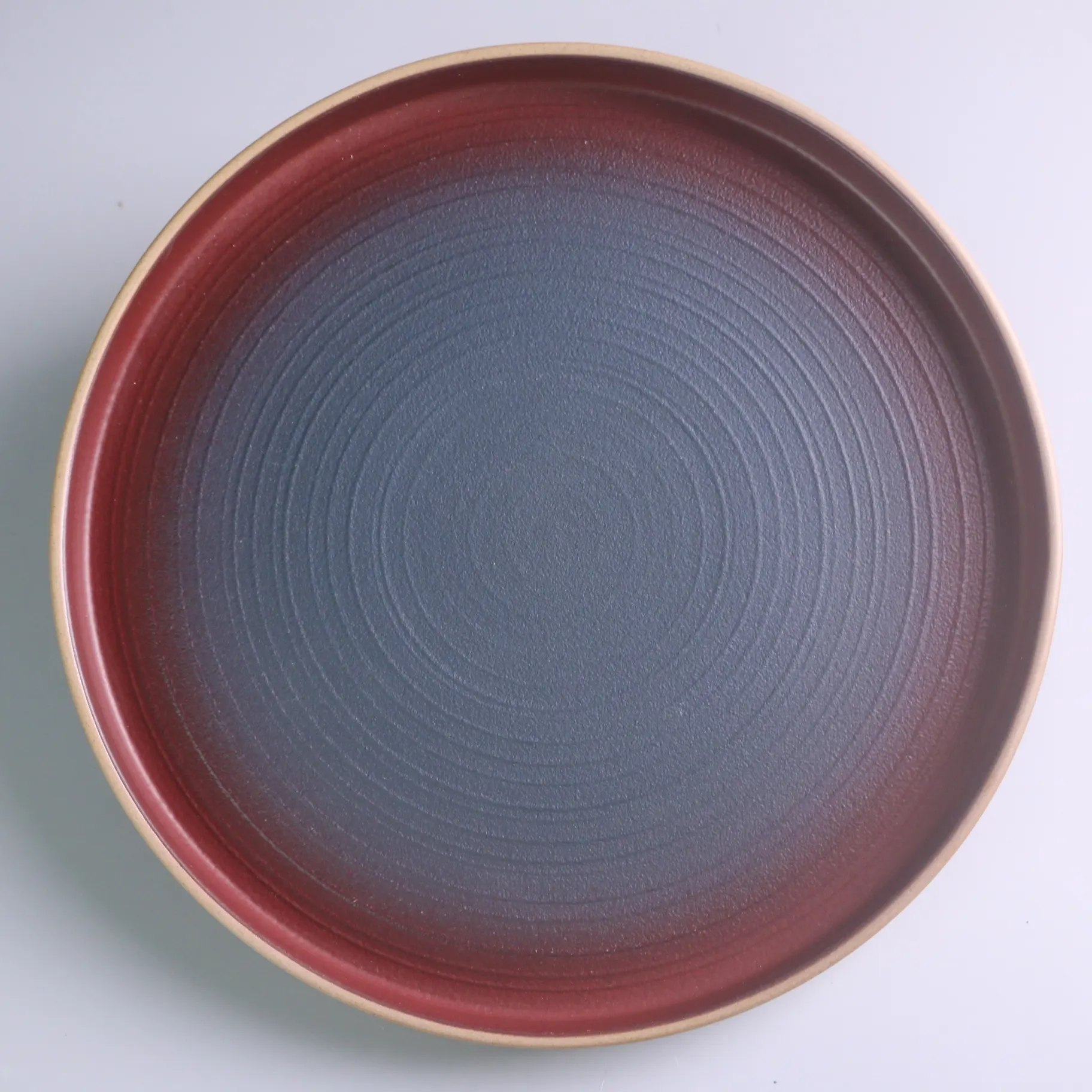 Креативная посуда для ресторана, красная круглая обеденная тарелка в скандинавском стиле, сервировочный поднос, керамическая дисковая посуда, оптовая продажа, керамическая тарелка
