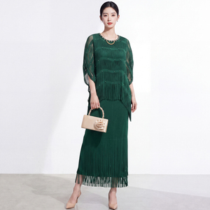 Vestido midi plisado Miyake para mujer, talla grande, diseño informal, tejido a rayas, transpirable, moderno, con borlas, para otoño. - Product Image 2