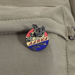 Эмалированная брошь в виде собаки - Product Image 3