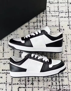 รองเท้าผ้าใบผู้ชายแฟชั่น พื้นหนา ใส่ได้หลากหลายสไตล์  รองเท้ากีฬาลำลอง  รองเท้าทรงทันสมัย  รองเท้าบาสเก็ตบอลสีขาวรุ่นใหม่ ระบายอากาศได้ดี - Product Image 1