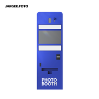 Jargee.Foto Cabine Photo Verticale Compacte Bleue en Libre-Service avec Imprimante DNP, Résolution 2K/4K, Écran Tactile 21,5 pouces pour Centre Commercial