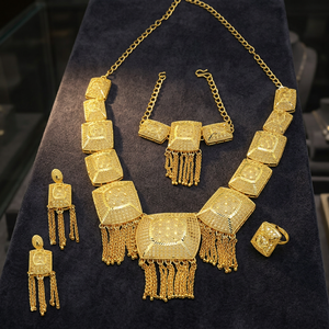Collares Cortos de Oro Teñido de 14K, 18K y 24K al por Mayor, Collares de Moda, Conjunto de Joyería Tradicional, Conjunto de Joyería de Oro Teñido de Lujo. - Product Image 3