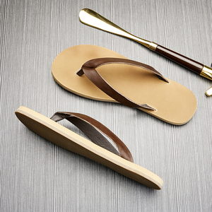 Nouvelles tongs tendance 2025 pour hommes, sandales d'été en cuir véritable antidérapantes, pantoufles décontractées pour l'extérieur, logo personnalisé - Product Image 5