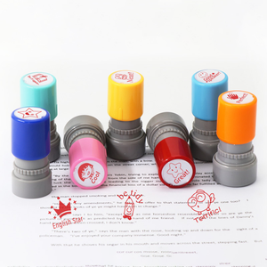 แสตมป์รางวัลครูสอนภาษาอังกฤษแบบกำหนดเองลดราคาพิเศษ แสตมป์การ์ตูนสร้างแรงบันดาลใจแบบไวต่อแสง <span class=keywords><strong>หมึก</strong></span>แดง แสตมป์ประเมินผลการเรียนแบบแฟลช - Product Image 1